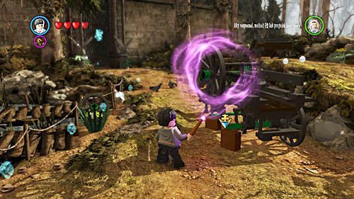 Tam znajdziemy pierwsze brakujące koło, drugie będzie leżało po lewej stronie w krzakach tuż obok wozu - Mroczne czasy (3) | Opis przejścia - Rok 5 | LEGO Harry Potter Lata 5-7 - LEGO Harry Potter: Lata 5-7 - poradnik do gry