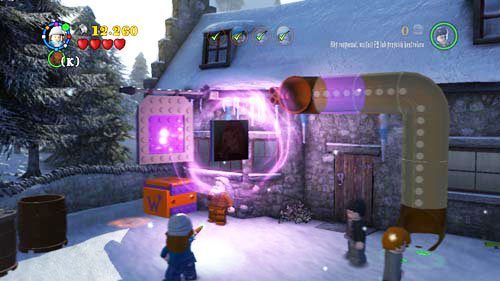 Teraz możemy złożyć szyld i ustawić go w odpowiednie miejsce, drzwi do tawerny stoją otworem - Gwardia Dumbledorea (2) | Opis przejścia - Rok 5 | LEGO Harry Potter Lata 5-7 - LEGO Harry Potter: Lata 5-7 - poradnik do gry