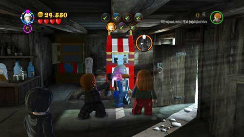 Z jego części WL składamy teatrzyk i wskakujemy do środka, domyślnie klawiszem U - Gwardia Dumbledorea (2) | Opis przejścia - Rok 5 | LEGO Harry Potter Lata 5-7 - LEGO Harry Potter: Lata 5-7 - poradnik do gry