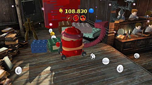 Następnie niszczymy dwa czerwone stoliki i składamy z nich żaglowiec - Nauka Diffindo | Opis przejścia - Rok 5 | LEGO Harry Potter Lata 5-7 - LEGO Harry Potter: Lata 5-7 - poradnik do gry