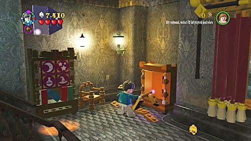 Na następnym piętrze musimy się przedostać niezauważeni obok krzyczącej damy - Problemy stworka | Opis przejścia - Rok 5 | LEGO Harry Potter Lata 5-7 - LEGO Harry Potter: Lata 5-7 - poradnik do gry