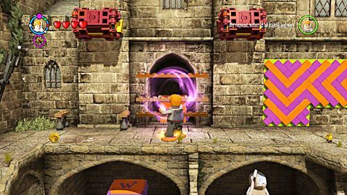 Wchodzimy do góry, czarem WL usuwamy deski i otwieramy kolejny kufer - Czas na psoty | Opis przejścia - Rok 5 | LEGO Harry Potter Lata 5-7 - LEGO Harry Potter: Lata 5-7 - poradnik do gry