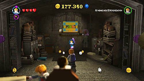 Następnie ciągniemy za jedną z dwóch lamp, drugi brat pociągnie za drugą - Czas na psoty | Opis przejścia - Rok 5 | LEGO Harry Potter Lata 5-7 - LEGO Harry Potter: Lata 5-7 - poradnik do gry