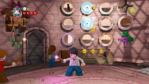 Po zamieszaniu spowodowanym przez bliźniaków Weasley, ukradkiem dostajemy się do gabinetu Dolores Umbridge - Wielki wirtuoz | Opis przejścia - Rok 5 | LEGO Harry Potter Lata 5-7 - LEGO Harry Potter: Lata 5-7 - poradnik do gry