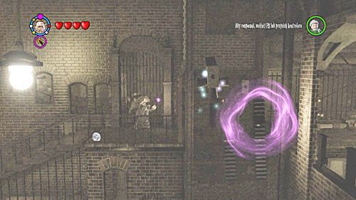 Podchodzimy do szybu windy i naprawiamy go wkładając leżące na ziemi klocki w odpowiednie miejsce - Odwiedziny u małego Toma Riddlea | Opis przejścia - Rok 6 - LEGO Harry Potter: Lata 5-7 - poradnik do gry