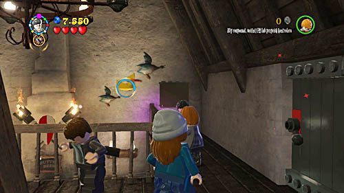 Akcja rozpoczyna się w Hogsmeade, w pubie spotykamy profesora Horacego, który chętnie napiłby się piwa kremowego - Słuszna porcja | Opis przejścia - Rok 6 | LEGO Harry Potter Lata 5-7 - LEGO Harry Potter: Lata 5-7 - poradnik do gry