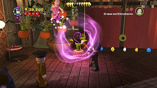 Ucieka ona jednak dalej i wskakuje na drzewo z dyniami - Słuszna porcja | Opis przejścia - Rok 6 | LEGO Harry Potter Lata 5-7 - LEGO Harry Potter: Lata 5-7 - poradnik do gry