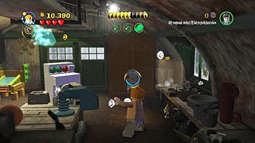 Czapkę znajdziemy w brązowej szafie, do której dostępu chroni srebrna kłódka - Niekoniecznie wesołe święta | Opis przejścia - Rok 6 - LEGO Harry Potter: Lata 5-7 - poradnik do gry