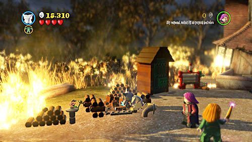 Wykopujemy pomarańczową klamkę i zanosimy ją do zielonych drzwi - Niekoniecznie wesołe święta | Opis przejścia - Rok 6 - LEGO Harry Potter: Lata 5-7 - poradnik do gry