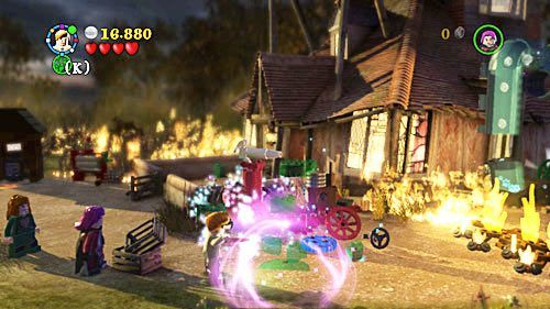 W środku znajdziemy widmookulary, dzięki którym widzimy niewidzialne wcześniej klocki - Niekoniecznie wesołe święta | Opis przejścia - Rok 6 - LEGO Harry Potter: Lata 5-7 - poradnik do gry