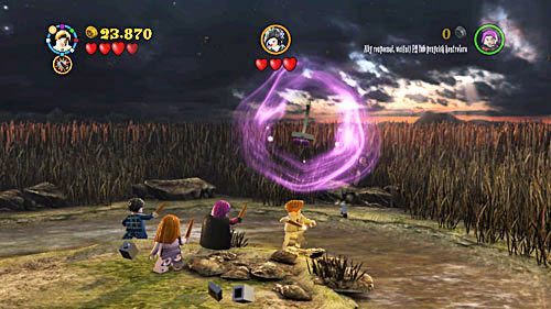 Czeka nas ciężka walka, odganiamy pierwszą falę śmierciożerców, po której pojawia się Bellatriks Lestrange - Niekoniecznie wesołe święta | Opis przejścia - Rok 6 - LEGO Harry Potter: Lata 5-7 - poradnik do gry