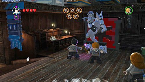 Po powrocie do szkoły kierujemy się za Nickiem i trafiamy na kolejną lekcję - Lekcja 5 - Reducto | Opis przejścia - Rok 6 | LEGO Harry Potter Lata 5-7 - LEGO Harry Potter: Lata 5-7 - poradnik do gry