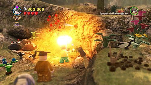 Ruszamy w lewo gdzie znajdziemy pajęczynę z czerwonym pająkiem, niszczymy ją a czerwonego pająka bierzemy i wrzucamy do kociołka - Felix Felicis | Opis przejścia - Rok 6 | LEGO Harry Potter Lata 5-7 - LEGO Harry Potter: Lata 5-7 - poradnik do gry