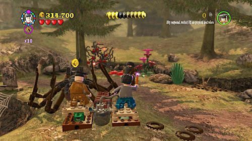 Zanosimy go na miejsce i wskakujemy na jedną z przyniesionych platform, dzięki czemu wypompujemy jad pająka - Felix Felicis | Opis przejścia - Rok 6 | LEGO Harry Potter Lata 5-7 - LEGO Harry Potter: Lata 5-7 - poradnik do gry