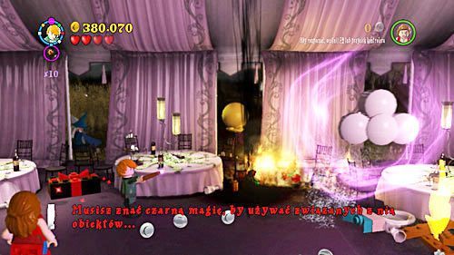 Podnosimy ją i kierujemy nad duże płomienie - Siedmiu Harrych | Opis przejścia - Rok 7 | LEGO Harry Potter Lata 5-7 - LEGO Harry Potter: Lata 5-7 - poradnik do gry