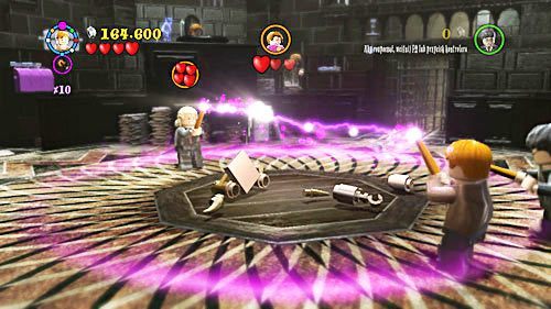 Po dwóch ogłuszeniach Dolores, odbywamy pierwszy pojedynek z Lucjuszem Malfoyem - Magia to potęga | Opis przejścia - Rok 7 | LEGO Harry Potter Lata 5-7 - LEGO Harry Potter: Lata 5-7 - poradnik do gry