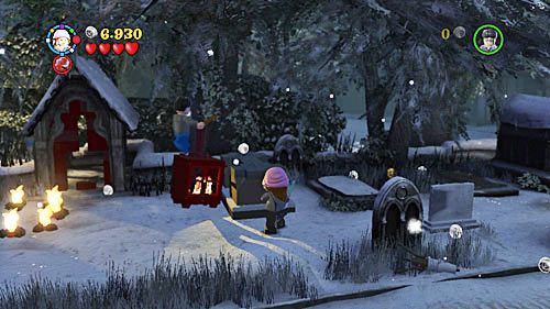 Ruszamy w górę cmentarza gdzie znajdziemy czerwone klocki, niszczymy ścianę zaklęciem DF budujemy z nich piecyk - W śmiertelnym niebezpieczeństwie | Opis przejścia - Rok 7 - LEGO Harry Potter: Lata 5-7 - poradnik do gry