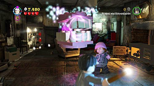 Z klocków składamy szczękę za pomocą której usuwamy z drogi książki - W śmiertelnym niebezpieczeństwie | Opis przejścia - Rok 7 - LEGO Harry Potter: Lata 5-7 - poradnik do gry