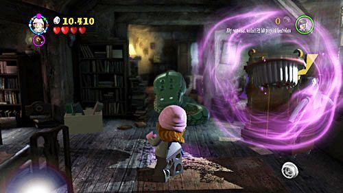 Czekamy aż pojawią się przed wężem przedmioty, którymi ogłuszamy bestię - W śmiertelnym niebezpieczeństwie | Opis przejścia - Rok 7 - LEGO Harry Potter: Lata 5-7 - poradnik do gry