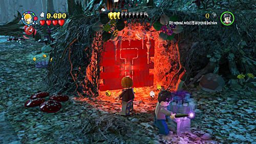 Teraz przechodzimy do końca w prawo, gdzie znajdziemy ścianę z czerwonych klocków - Miecz i medalion | Opis przejścia - Rok 7 | LEGO Harry Potter Lata 5-7 - LEGO Harry Potter: Lata 5-7 - poradnik do gry