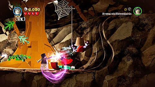 Dochodzimy do drzewa, wskakujemy na gałąź, strącamy dwie gruszki - Ekscentryczny pan Lovegood (1) | Opis przejścia - Rok 7 - LEGO Harry Potter: Lata 5-7 - poradnik do gry