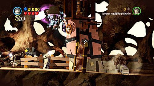 Pierwszym bratem niszczymy złote klocki i składamy z nich dzwon, który wieszamy na dzwonnicy - Ekscentryczny pan Lovegood (2) | Opis przejścia - Rok 7 - LEGO Harry Potter: Lata 5-7 - poradnik do gry