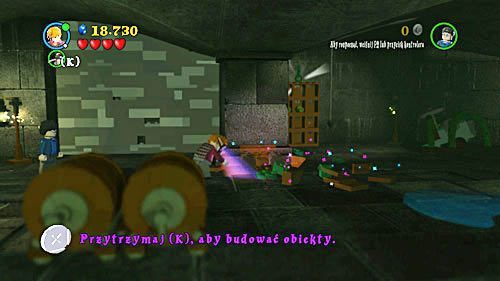 Podchodzimy do pudła z okularami, bierzemy jedną parę i idziemy dalej w prawo - Zgredek! | Opis przejścia - Rok 7 | LEGO Harry Potter Lata 5-7 - LEGO Harry Potter: Lata 5-7 - poradnik do gry