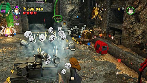 Kiedy dostaniemy się do środka skarbca Bellatriks, od razu chwytamy za stojący po środku kielich - Klęska złodzieja | Opis przejścia - Rok 7 | LEGO Harry Potter Lata 5-7 - LEGO Harry Potter: Lata 5-7 - poradnik do gry