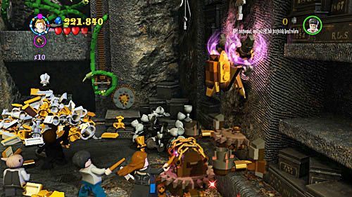 Następnie podchodzimy do wiszących na prawo dwóch mieczy, ściągamy je ze ściany - Klęska złodzieja | Opis przejścia - Rok 7 | LEGO Harry Potter Lata 5-7 - LEGO Harry Potter: Lata 5-7 - poradnik do gry