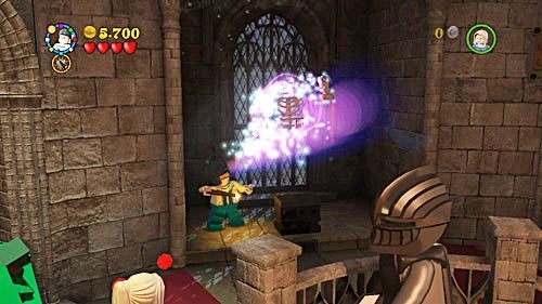 Wchodzimy na sam szczyt i składamy z klocków kolejną figurę złotego żołnierza - Paląc mosty (1) | Opis przejścia - Rok 7 | LEGO Harry Potter Lata 5-7 - LEGO Harry Potter: Lata 5-7 - poradnik do gry