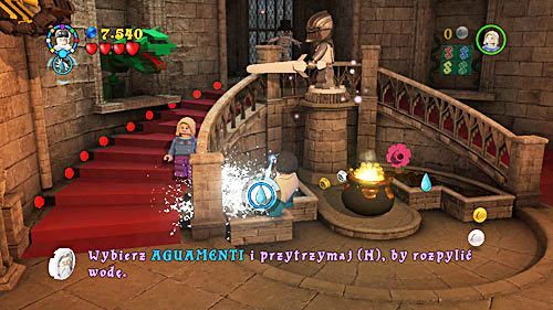 Ostatni składnik zbierzemy po podlaniu ziemi po lewej stronie - Paląc mosty (1) | Opis przejścia - Rok 7 | LEGO Harry Potter Lata 5-7 - LEGO Harry Potter: Lata 5-7 - poradnik do gry
