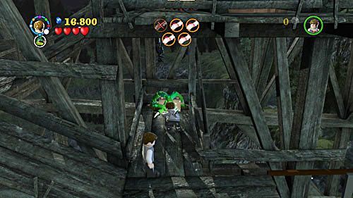 Schodzimy dalej w dół, aż trafimy na kufer splątany diabelskimi sidłami - Paląc mosty (1) | Opis przejścia - Rok 7 | LEGO Harry Potter Lata 5-7 - LEGO Harry Potter: Lata 5-7 - poradnik do gry