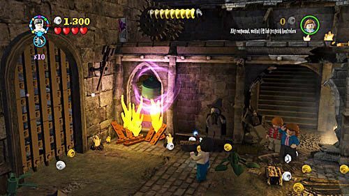 Walka o zamek wciąż trwa, trafiamy na dziedziniec - Łzy Snapea | Opis przejścia - Rok 7 | LEGO Harry Potter Lata 5-7 - LEGO Harry Potter: Lata 5-7 - poradnik do gry