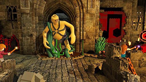 Przełączamy się na Rona i wyciągamy z pomarańczowego pudla nasiona, które wysypujemy w pobliżu olbrzyma - Łzy Snapea | Opis przejścia - Rok 7 | LEGO Harry Potter Lata 5-7 - LEGO Harry Potter: Lata 5-7 - poradnik do gry