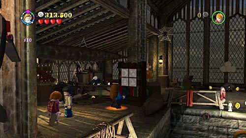 Kraty zostają podniesione, przełączamy się na Hermionę i rozwiązujemy zagadkę z książkami - Łzy Snapea | Opis przejścia - Rok 7 | LEGO Harry Potter Lata 5-7 - LEGO Harry Potter: Lata 5-7 - poradnik do gry