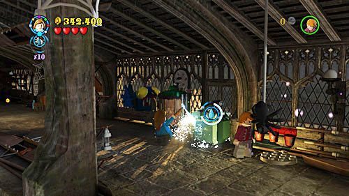 Zabieramy ze sobą korbę i zakładamy ja na zbiorniku - Łzy Snapea | Opis przejścia - Rok 7 | LEGO Harry Potter Lata 5-7 - LEGO Harry Potter: Lata 5-7 - poradnik do gry