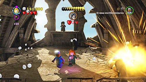 W tym miejscu czeka nas walka, po każdej fali śmierciożerców, odbędziemy pojedynek przeciw Bellatrix - Luka w planie | Opis przejścia - Rok 7 | LEGO Harry Potter Lata 5-7 - LEGO Harry Potter: Lata 5-7 - poradnik do gry