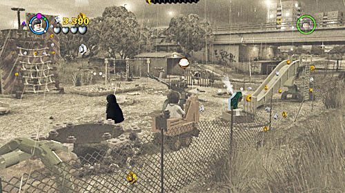 Pierwszy herb znajdziemy w jednej z kupek piasku, odkopujemy je koparką, lub postacią z umiejętnością kopania - Skup się! | Znajdźki - Rok 5 | LEGO Harry Potter Lata 5-7 - LEGO Harry Potter: Lata 5-7 - poradnik do gry