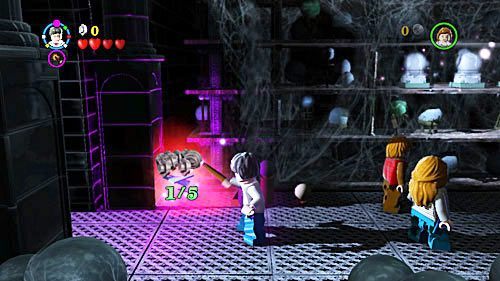 Pierwszą część herbu otrzymamy za zniszczenie pięciu szklanych kul - Ukryte zagrożenie | Znajdźki - Rok 5 | LEGO Harry Potter Lata 5-7 - LEGO Harry Potter: Lata 5-7 - poradnik do gry