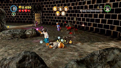 Ucznia znajdziemy, gdy zeskoczymy na wielki plac, podczas walki z śmierciożercami - Ukryte zagrożenie | Znajdźki - Rok 5 | LEGO Harry Potter Lata 5-7 - LEGO Harry Potter: Lata 5-7 - poradnik do gry