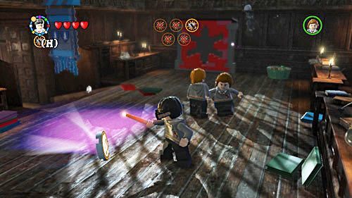 Kolejny szton Hannah Abbott dostaniemy po złożeniu z niewidzialnych klocków sceny dla chóru - Lekcja druga - nauka Diffindo | Znajdźki - Rok 5 | LEGO Harry Potter Lata 5-7 - LEGO Harry Potter: Lata 5-7 - poradnik do gry