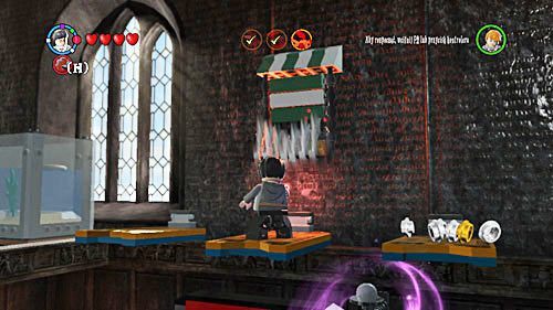 Ucznia znajdziemy zawiniętego w gobelin Slytherinu - Lekcja druga - nauka Diffindo | Znajdźki - Rok 5 | LEGO Harry Potter Lata 5-7 - LEGO Harry Potter: Lata 5-7 - poradnik do gry