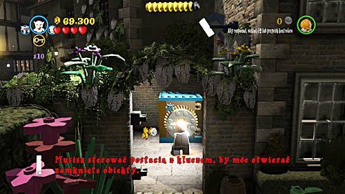 Jeden z herbów znajdziemy na tyle ogrodu, musimy wybrać postać z kluczem i otworzyć sejf - Przerwana emerytura | Znajdźki - Rok 6 | LEGO Harry Potter Lata 5-7 - LEGO Harry Potter: Lata 5-7 - poradnik do gry