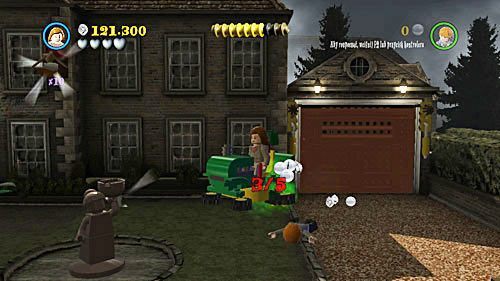 Kolejny otrzymamy za skoszenie pięciu kępek trawy, kosiarkę znajdziemy zepsutą kiedy przejdziemy ulicą do końca w prawo - Przerwana emerytura | Znajdźki - Rok 6 | LEGO Harry Potter Lata 5-7 - LEGO Harry Potter: Lata 5-7 - poradnik do gry