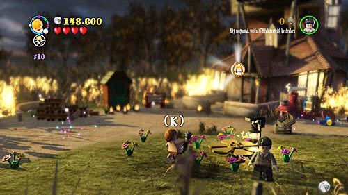 Wybieramy Rona i wygaszaczem zabieramy światło z ganku na pole - Niekoniecznie wesołe święta | Znajdźki - Rok 6 | LEGO Harry Potter Lata 5-7 - LEGO Harry Potter: Lata 5-7 - poradnik do gry