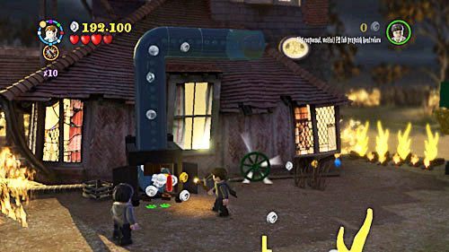 Naprawiamy rurociąg i używamy zwierzątka, aby wypchnęło piłkę - Niekoniecznie wesołe święta | Znajdźki - Rok 6 | LEGO Harry Potter Lata 5-7 - LEGO Harry Potter: Lata 5-7 - poradnik do gry