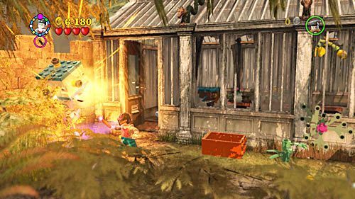 W szklarni po lewej za klatką, w której znajdowała się roślina znajdziemy obudowaną srebrnymi klockami skrzynkę z gazetami - Felix Felicis | Znajdźki - Rok 6 | LEGO Harry Potter Lata 5-7 - LEGO Harry Potter: Lata 5-7 - poradnik do gry