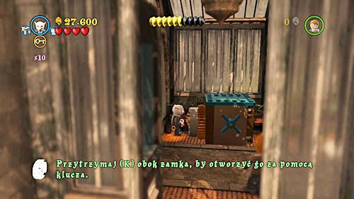 W szklarni po lewej znajdziemy sejf, a w środku część herbu - Felix Felicis | Znajdźki - Rok 6 | LEGO Harry Potter Lata 5-7 - LEGO Harry Potter: Lata 5-7 - poradnik do gry