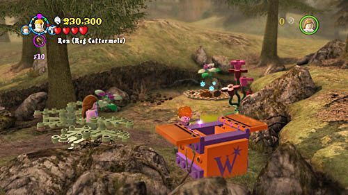 Dowolną postacią z nazwiskiem Weasley używamy pomarańczowej skrzynki - Felix Felicis | Znajdźki - Rok 6 | LEGO Harry Potter Lata 5-7 - LEGO Harry Potter: Lata 5-7 - poradnik do gry