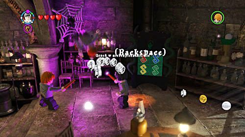 Tuż obok szafy z wężową zagadką, znajdziemy ucznia który utknął na pajęczynie - Lekcja 3 - Wywar Żywej Śmierci | Znajdźki - Rok 6 | LEGO Harry Potter Lata 5-7 - LEGO Harry Potter: Lata 5-7 - poradnik do gry